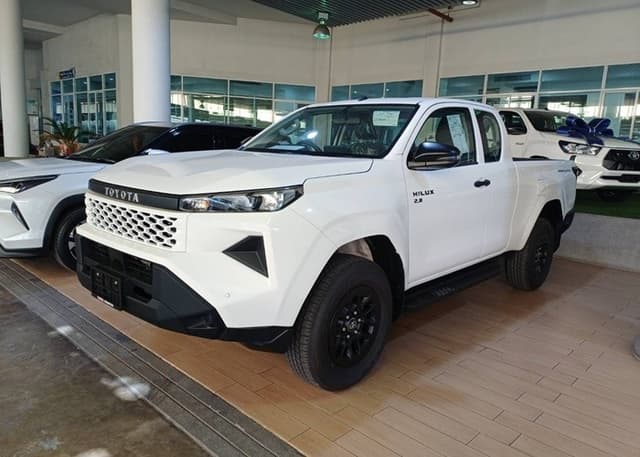 2026 TOYOTA HILUX TRAVO 2.8 SMART CAB