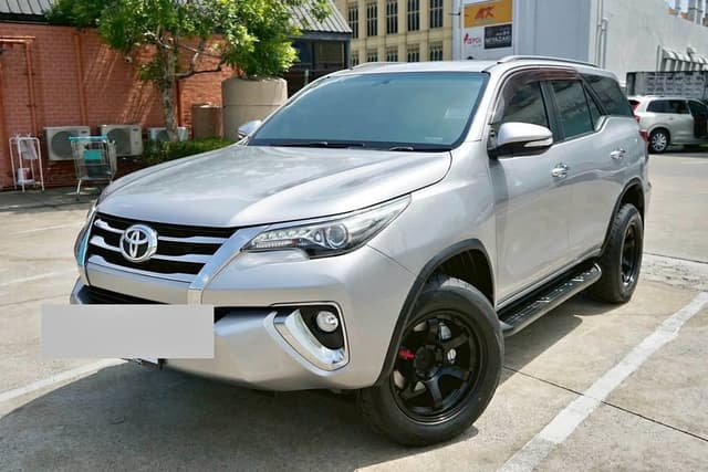 2015 TOYOTA FORTUNER 2.4 V