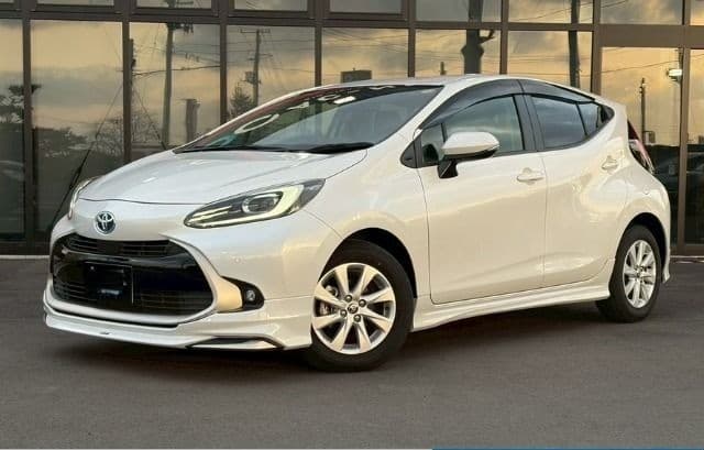 2021 TOYOTA AQUA 1.5 Z