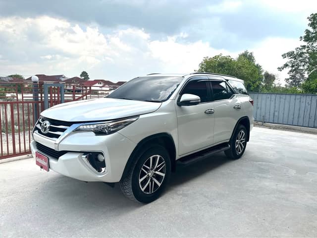 2015 TOYOTA FORTUNER 2.4 V