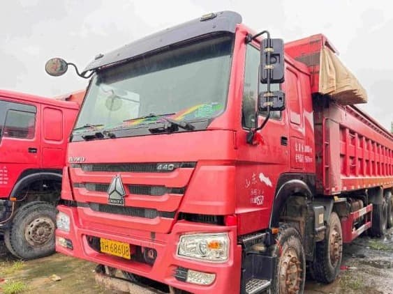 2020 SINOTRUK HOWO 8X4 DUMP TRUCK WD615.47